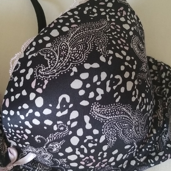 Victoria Secret - Picture 2 of 7